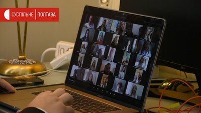 Останній дзвоник, що відбувається для школярів онлайн Останній дзвоник, що відбувається для школярів онлайн