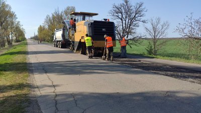 На трьох ділянках автодороги Василівка-Бердянськ відбувається поточний середній ремонт