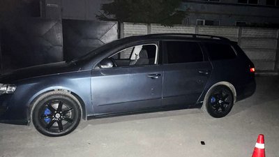 Судитимуть чоловіка, який намагався викрасти легковик погрожуючи ножем 