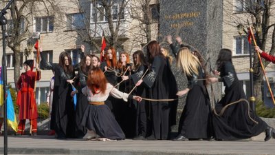 У Житомирі вшанували пам’ять українського поета Тараса Шевченка У Житомирі вшанували пам’ять українського поета Тараса Шевченка