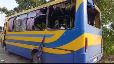 Росіяни вдарили дроном по маршрутці на Миколаївщині: поранено водія