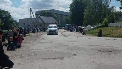 На Буковині попрощалися з двома військовими, які загинули у війні проти російської армії На Буковині попрощалися з двома військовими, які загинули у війні проти російської армії