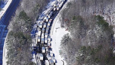 Кілометрові затори та п’ятеро загиблих. У США вирує сніговий шторм Кілометрові затори та п’ятеро загиблих. У США вирує сніговий шторм