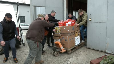 Переселились і волонтерять: куди возять допомогу з Рівненщини ірпінці Переселились і волонтерять: куди возять допомогу з Рівненщини ірпінці