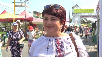 Відвідувачка Сорочинського Ярмарку із Полтавщини Ірина Зінченко Відвідувачка Сорочинського Ярмарку із Полтавщини Ірина Зінченко