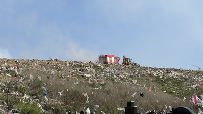 У селі Барвінок біля Ужгорода ліквідували пожежу на сміттєзвалищі