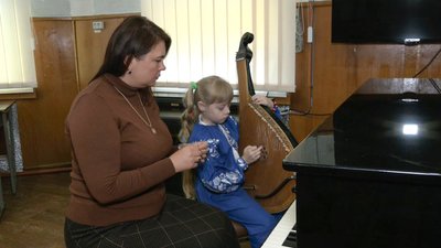 БАНДУРИСТКА БАНДУРИСТКА