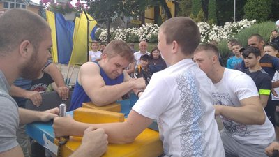 На Тернопільщині провели чемпіонат з армреслінгу для людей з інвалідністю