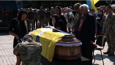 У Рівному попрощались із двома військовими: Максимом Власенком і Мирославом Кур'яніком У Рівному попрощались із двома військовими: Максимом Власенком і Мирославом Кур'яніком