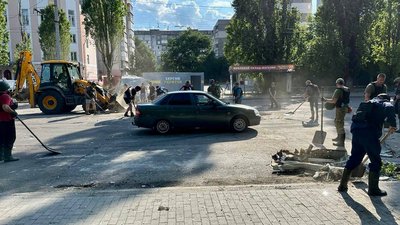 Комунальники Черкащини допомагають відновлювати Херсонщину Комунальники Черкащини допомагають відновлювати Херсонщину