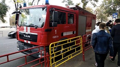 В центрі Одеси "мінували" одну з виборчих дільниць В центрі Одеси "мінували" одну з виборчих дільниць