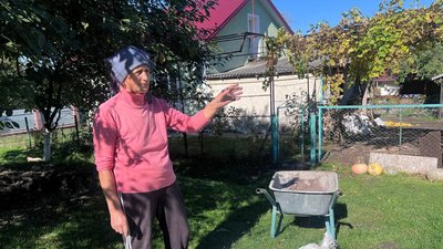 Жителька села Іванна Буцик