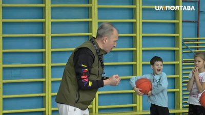 "Наша задача - розвинути фізично кожну дитину" - історія фізрука Максима Рубеля