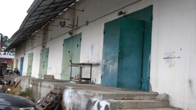 На Львівщині поліцеські знайшли цех, де підробляли продукти українських виробників На Львівщині поліцеські знайшли цех, де підробляли продукти українських виробників