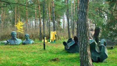 Звалище радянської історії: що робитимуть із пам’ятниками, які зберігають на ставці "Вервольф" поблизу Вінниці