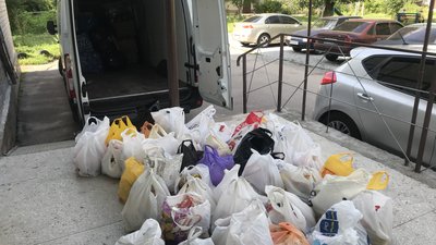 20 тонн гуманітарної допомоги житомирські волонтери відправили переселенцям, які втратили житло 20 тонн гуманітарної допомоги житомирські волонтери відправили переселенцям, які втратили житло