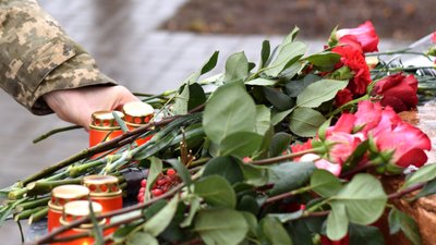 У Сумах вшанували пам’ять жертв голодоморів У Сумах вшанували пам’ять жертв голодоморів