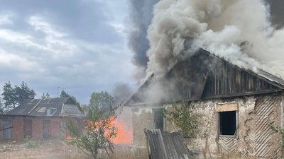 Троє людей дістали опіки та отруїлися газом внаслідок обстрілу РФ по Вовчаську Троє людей дістали опіки та отруїлися газом внаслідок обстрілу РФ по Вовчаську