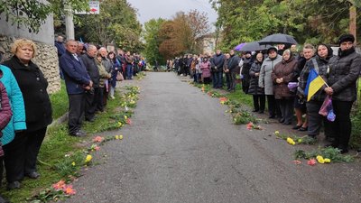 На Тернопільщині попрощалися з трьома військовослужбовцями На Тернопільщині попрощалися з трьома військовослужбовцями