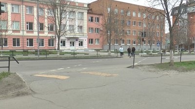 Тактильна плитка перед пішохідним переходои Тактильна плитка перед пішохідним переходои