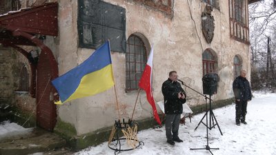 На Рівненщині відкрили четверту меморіальну дошку скульптору Томашу Оскару Сосновському На Рівненщині відкрили четверту меморіальну дошку скульптору Томашу Оскару Сосновському