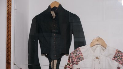 Рояль, вода з Чорного моря та "Мона Ліза". Десять речей з музею Ольги Кобилянської у Чернівцях Рояль, вода з Чорного моря та "Мона Ліза". Десять речей з музею Ольги Кобилянської у Чернівцях