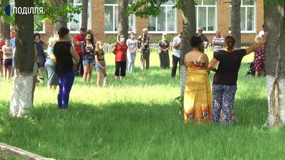 На Хмельниччині люди виступили проти оптимізації сільської школи
