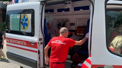 У Львові патрульні затримали 35-річного чоловіка, який вдарив жінку ножем у шию
