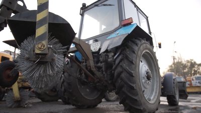 66 машин розчищатимуть від снігу дороги державного значення на Закарпатті 66 машин розчищатимуть від снігу дороги державного значення на Закарпатті
