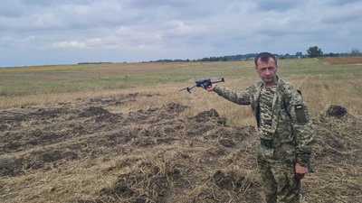 Розмінування сільгоспугідь: на Житомирщині рятувальники показали, як обстежують території Розмінування сільгоспугідь: на Житомирщині рятувальники показали, як обстежують території