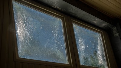 Через російську атаку в Одесі пошкоджено пожежну частину