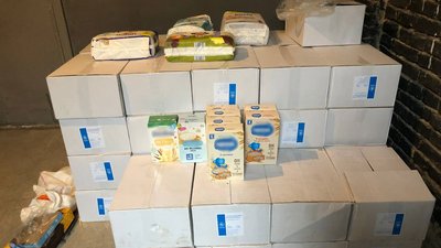 Продукти, дитяче харчування, одяг та ліки. Миколаївські волонтери привезли гуманітарну допомогу до Снігурівки