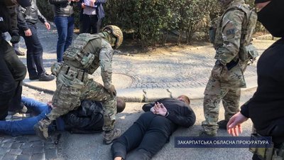 Мукачівців, які займалися вимаганням грошей, засудили