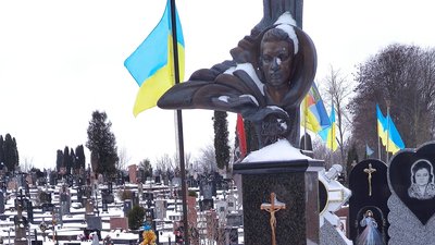 У Тернополі вшанували пам’ять військовослужбовця Олександра Орляка У Тернополі вшанували пам’ять військовослужбовця Олександра Орляка