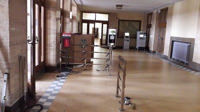 Турнікет на вході до будівлі Закарпатської ОДА встановили для розпізнавання працівників