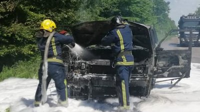 Загорівся на ходу: на Рівненщині повністю згорів "Range Rover" Загорівся на ходу: на Рівненщині повністю згорів "Range Rover"