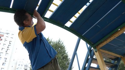 Керівництво черкаської гімназії просить місцевих не псувати шкільний майданчик