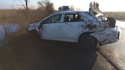 Під час ДТП на об’їзній дорозі Одеси автівка впала в озеро Під час ДТП на об’їзній дорозі Одеси автівка впала в озеро