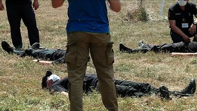 На Дніпропетровщині рятувальники навчали правоохоронців, як правильно діяти, коли виявили боєприпаси На Дніпропетровщині рятувальники навчали правоохоронців, як правильно діяти, коли виявили боєприпаси