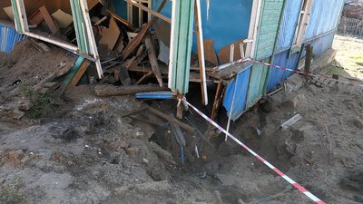 "Почула вибух і впала на підлогу". Які наслідки авіаударів по Свесі на Сумщині "Почула вибух і впала на підлогу". Які наслідки авіаударів по Свесі на Сумщині