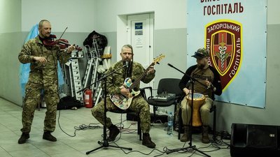 У Запорізькому військовому госпіталі виступив гурт Banderstadt
