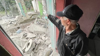Російські окупанти знищили у Чугуєві школу з автономним опаленням Російські окупанти знищили у Чугуєві школу з автономним опаленням