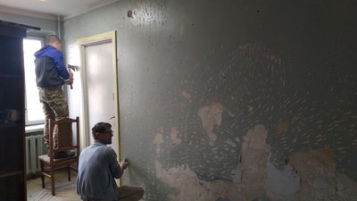 Волонтери розпочали ремонт у геріатричному пансіонаті