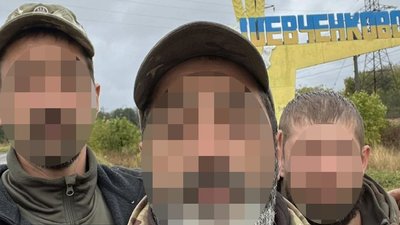 Вадим Кадиров разом з побратимами у звільненому населеному пункті Шевченково Вадим Кадиров разом з побратимами у звільненому населеному пункті Шевченково