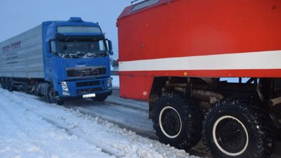 37 вантажівок та дві "швидкі" дістали рятувальники з снігових заметів на Миколаївщині 37 вантажівок та дві "швидкі" дістали рятувальники з снігових заметів на Миколаївщині