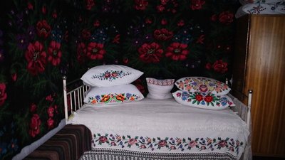 Сорочки, рушники та постільна білизна: вінничанка Сорочки, рушники та постільна білизна: вінничанка