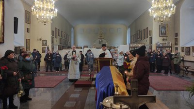 "Любив захищати свого брата і сестру": у Полтаві попрощалися із бійцем Анатолієм Дніпровим "Любив захищати свого брата і сестру": у Полтаві попрощалися із бійцем Анатолієм Дніпровим