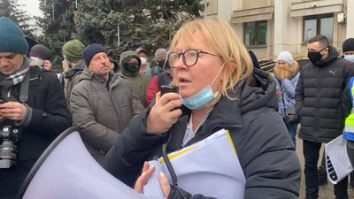 "Гроші йдуть корупціонерам". Моряки перекрили трасу Київ-Одеса "Гроші йдуть корупціонерам". Моряки перекрили трасу Київ-Одеса
