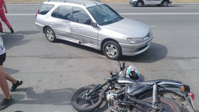 Аварія - у Сумах: водія мотоцикла доправили до лікарні