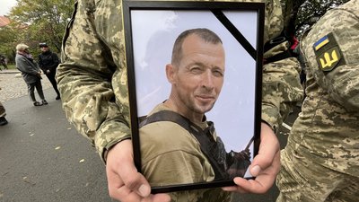 В Ужгороді попрощалися з військовим Русланом Лабаничем В Ужгороді попрощалися з військовим Русланом Лабаничем